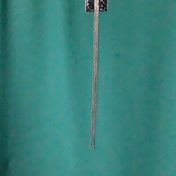 Laura Elegant Sleeveless Soft Vneck top with sequin accent Size 10 - Picture 7 of 8